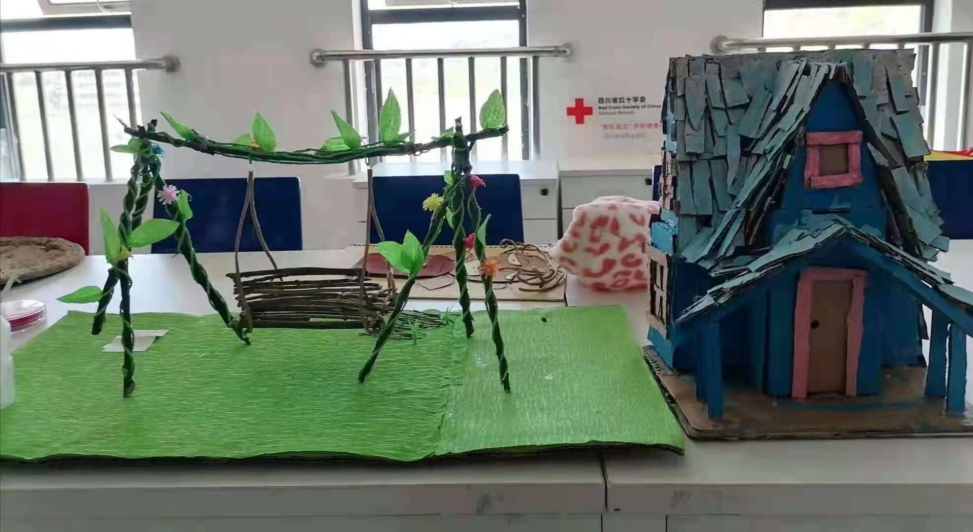 我校青年志愿者服务总队《变废为宝》活动(图3)