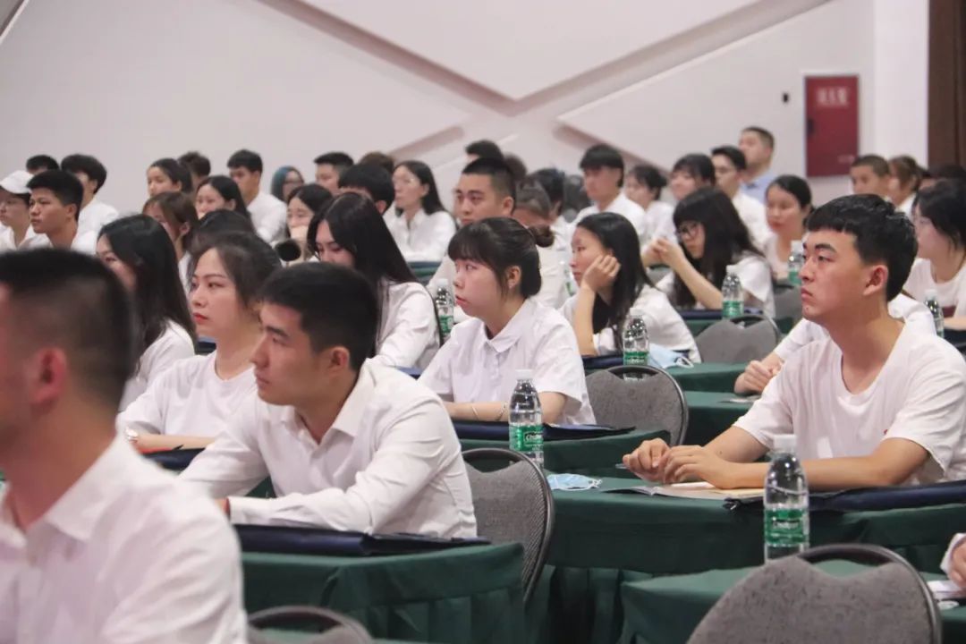 温暖而振奋,学校党委书记开学第一课开讲啦!!(图6)