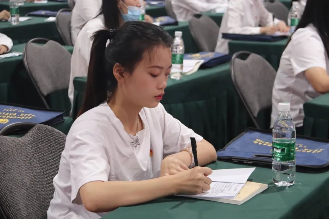 温暖而振奋,学校党委书记开学第一课开讲啦!!(图5)