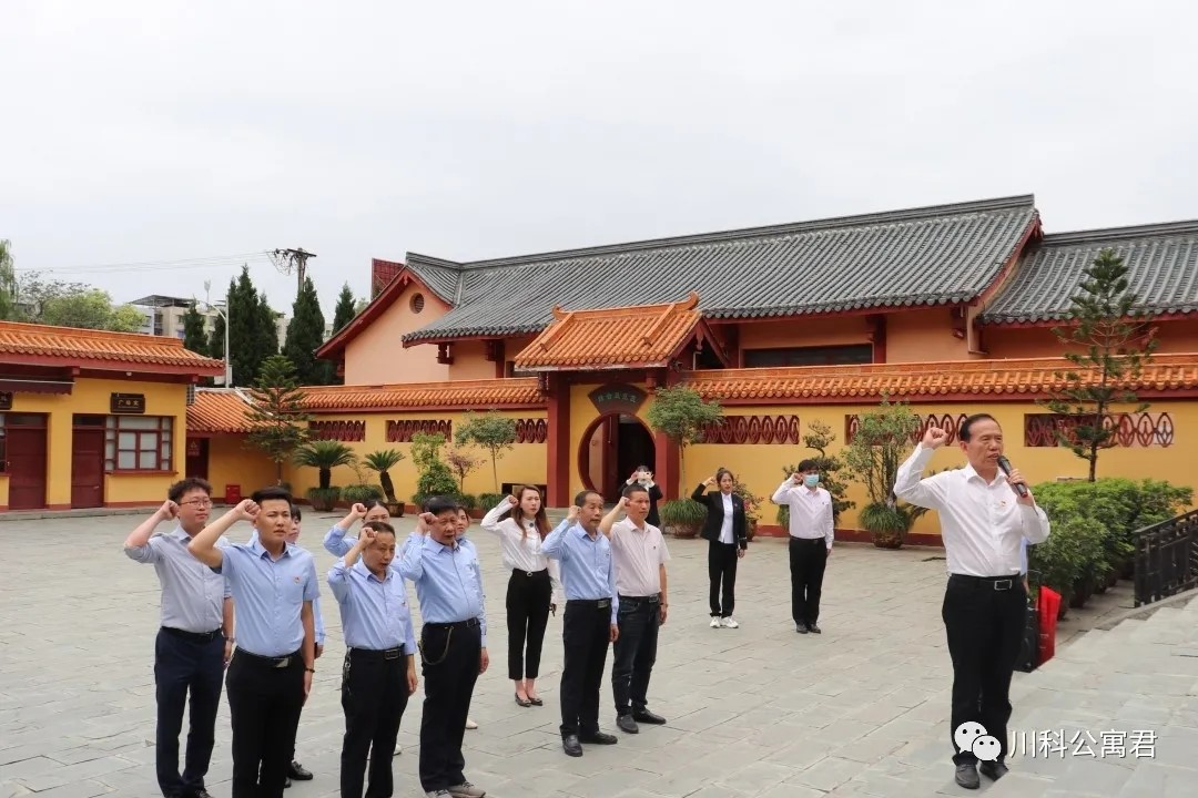 我校公寓管理中心 缅怀革命先烈，赓续红色基因——百年党史学习教育活动(图3)