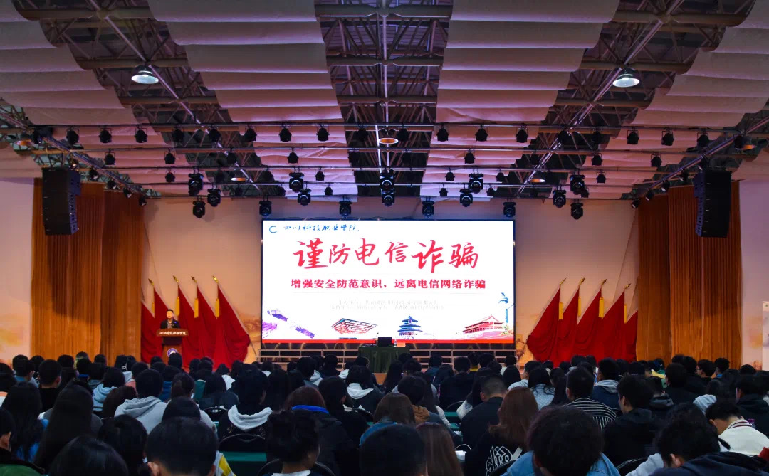 23-211021093Q3531.jpg