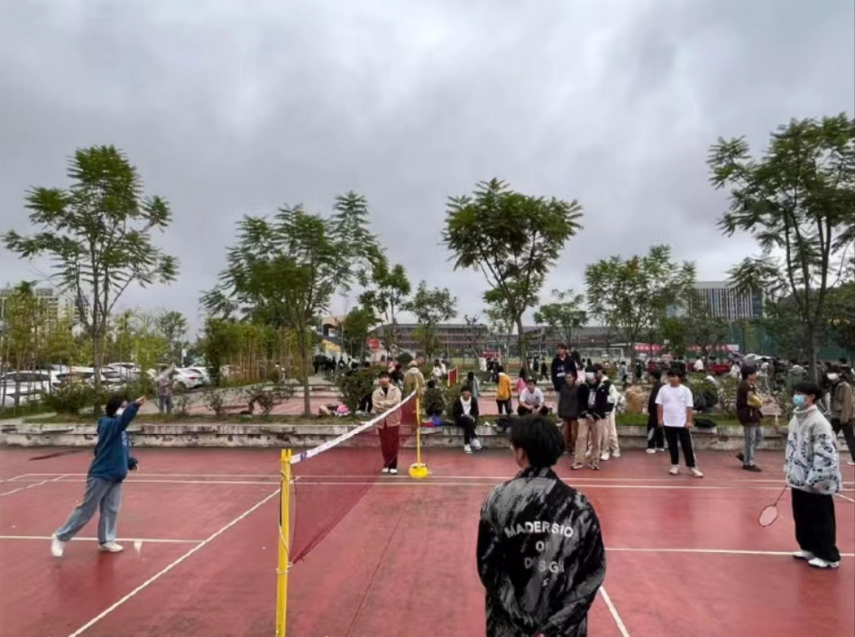 我校完美世界艺术学院组织开展“学习二十大，永远跟党走，奋进新征程”系列活动—“放飞梦想、青春无悔”球类大赛！(图1)