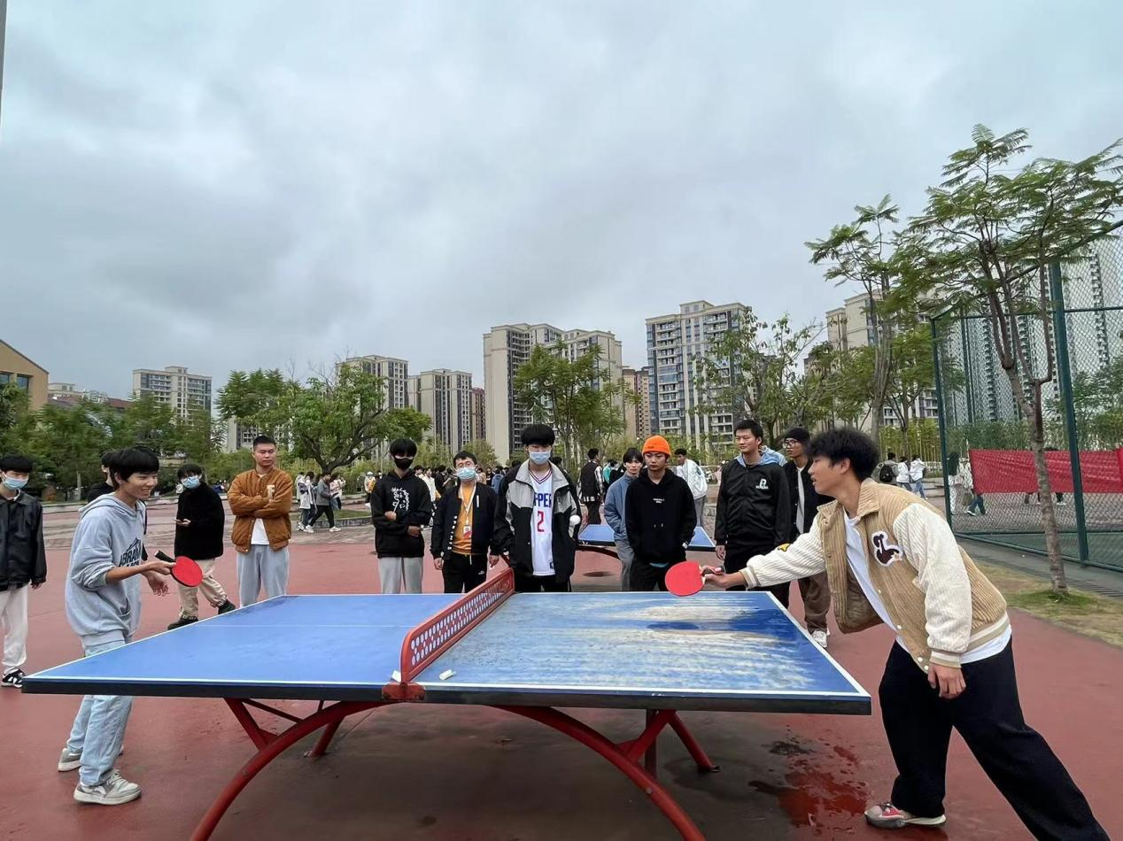 我校完美世界艺术学院组织开展“学习二十大，永远跟党走，奋进新征程”系列活动—“放飞梦想、青春无悔”球类大赛！(图2)