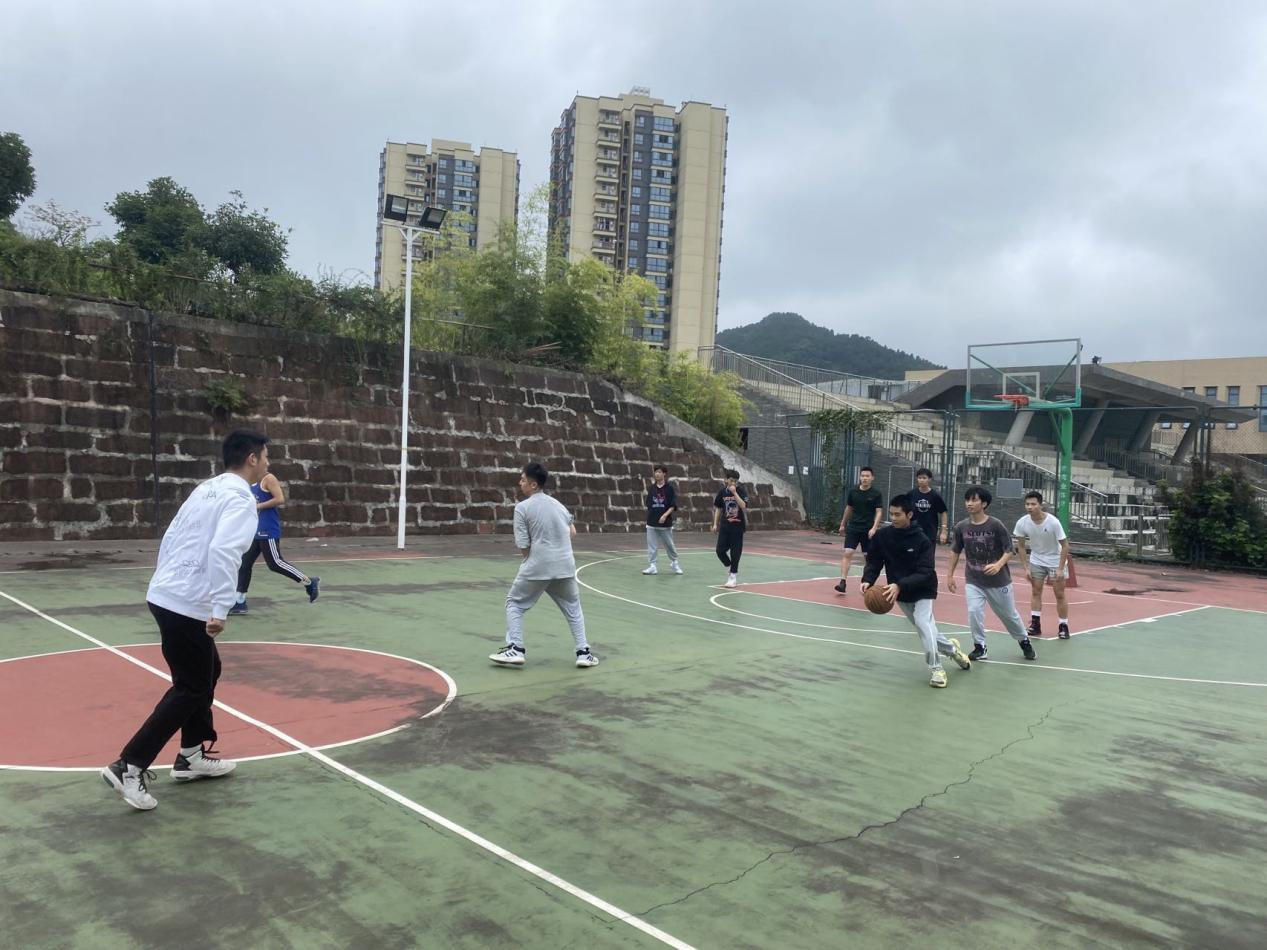 我校完美世界艺术学院组织开展“学习二十大，永远跟党走，奋进新征程”系列活动—“放飞梦想、青春无悔”球类大赛！(图3)