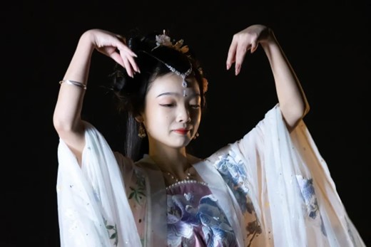 乐动青春，红心向党|我校学生社团服务管理中心举办冬季草坪音乐节(图1)
