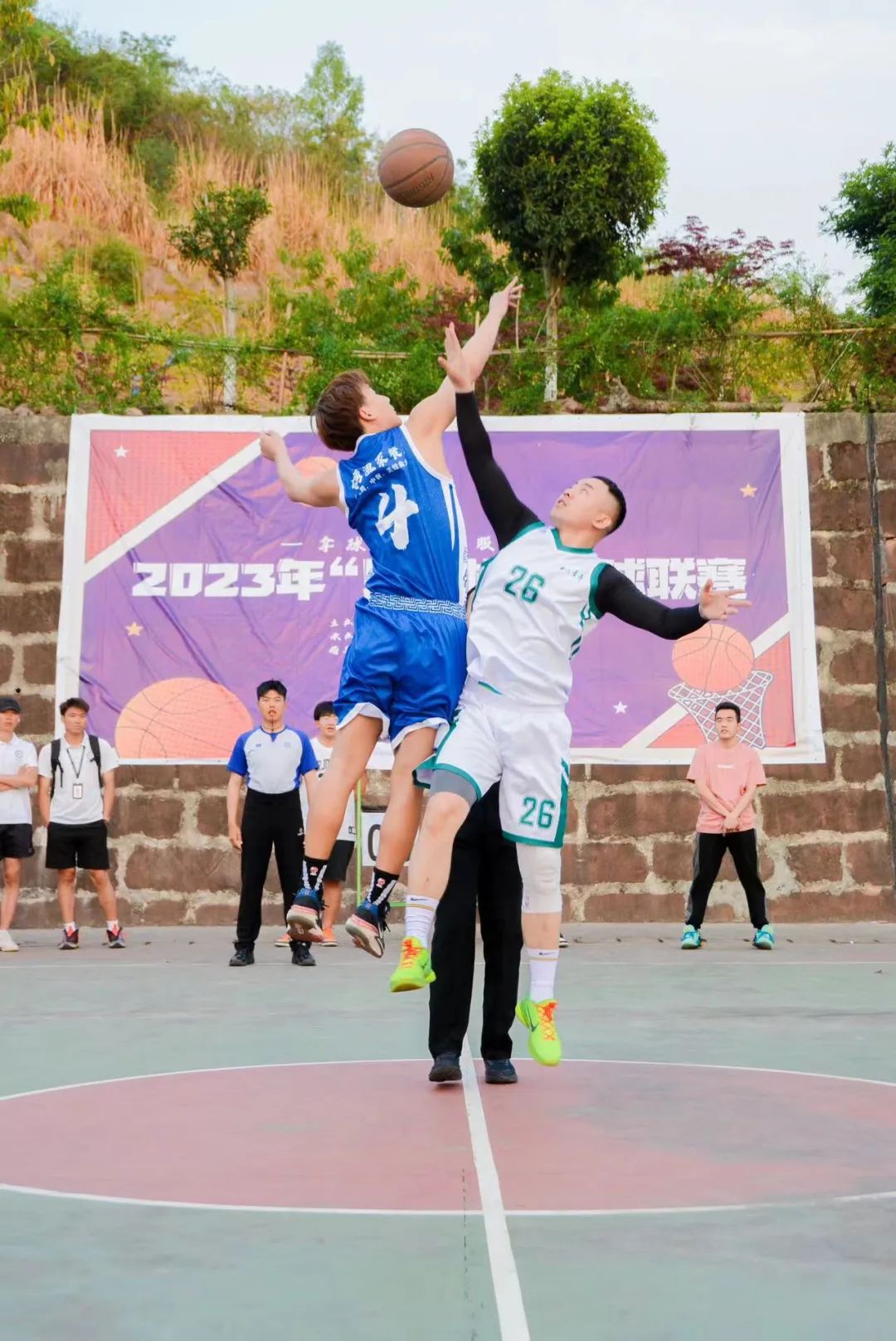 1-2304122116005L.jpg
