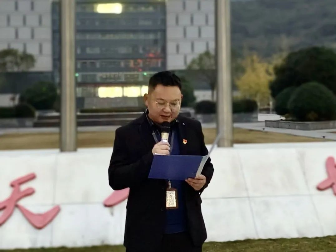 我校新道云财经学院组织开展“不忘初心，砥砺前行”升旗仪式(图3)