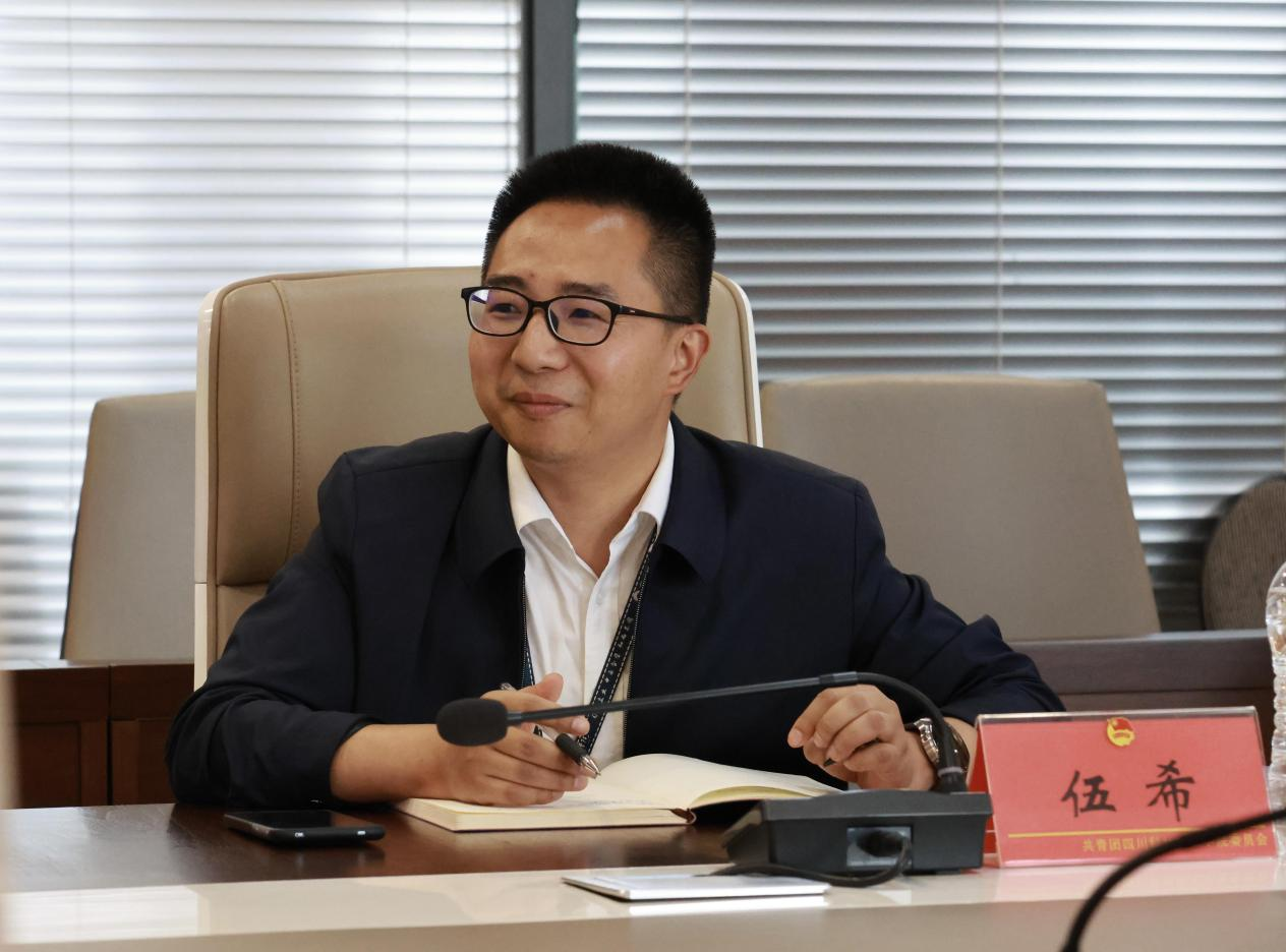 眉山市红十字会常务副会长夏放一行莅临我校调研指导(图2)