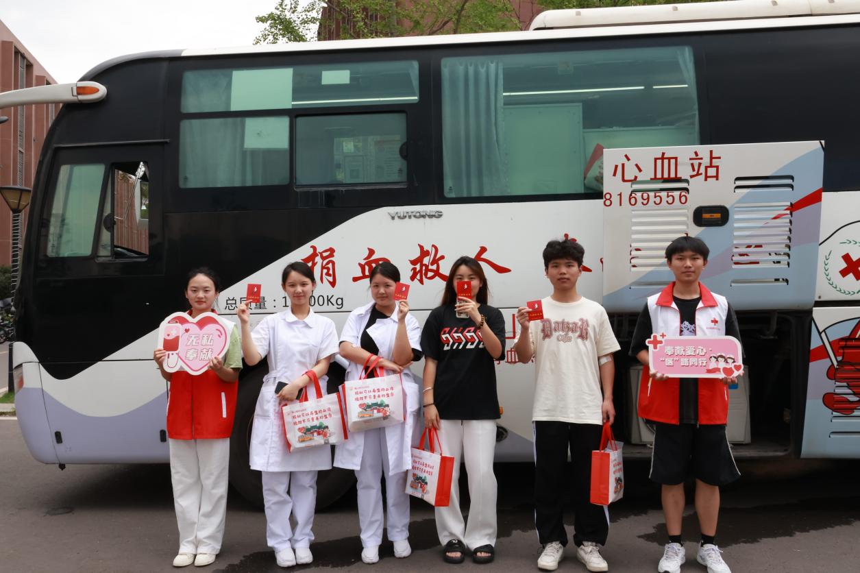 以热血致青春，大爱流淌真情！我校开展无偿献血活动(图4)