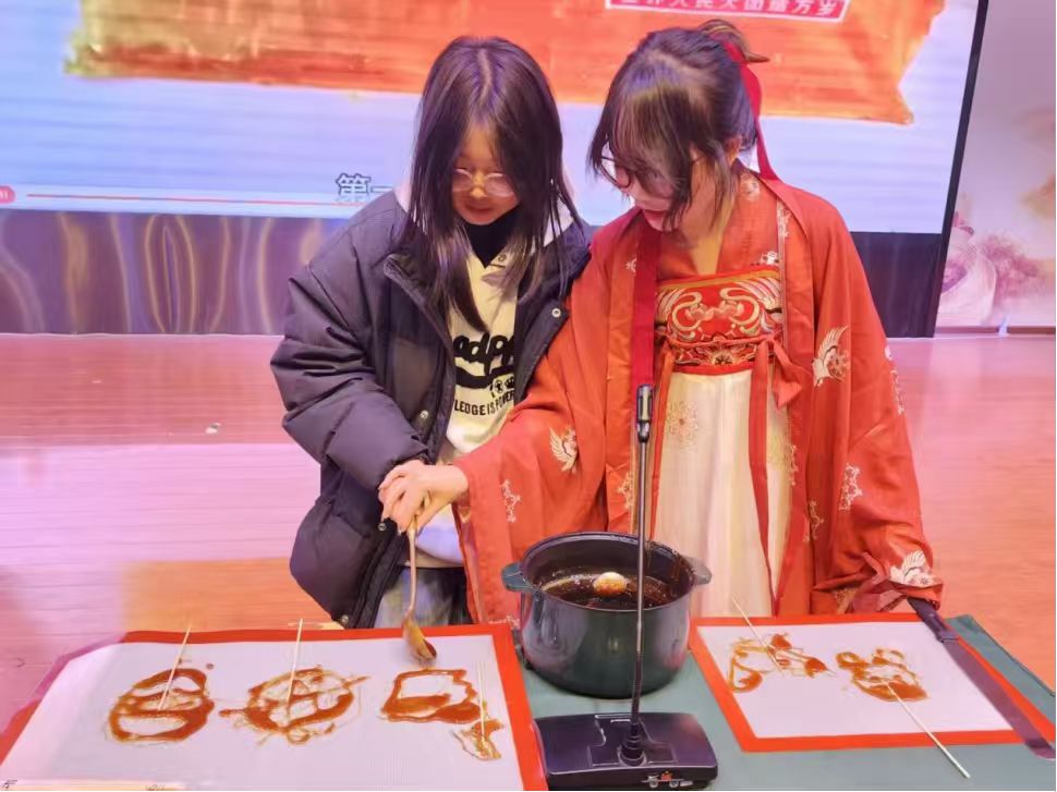 川科青年说・团课微讲堂 —— 我校团委团干部聚焦 “非遗守正创新” 开讲团课(图1)