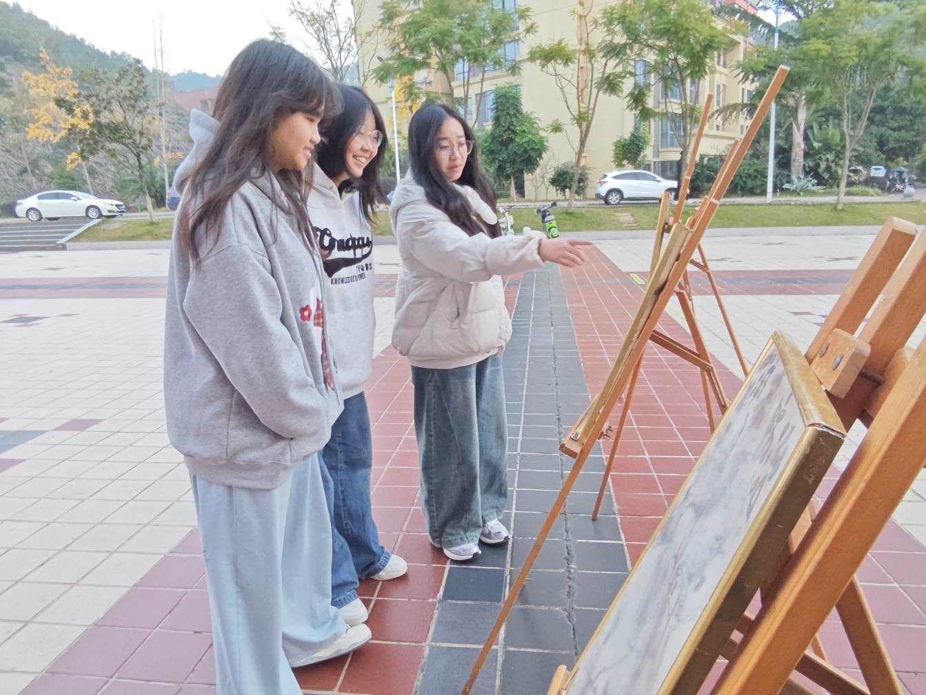 我校顺利开展“青春防艾,健康同行”防艾手绘海报比赛(图2)