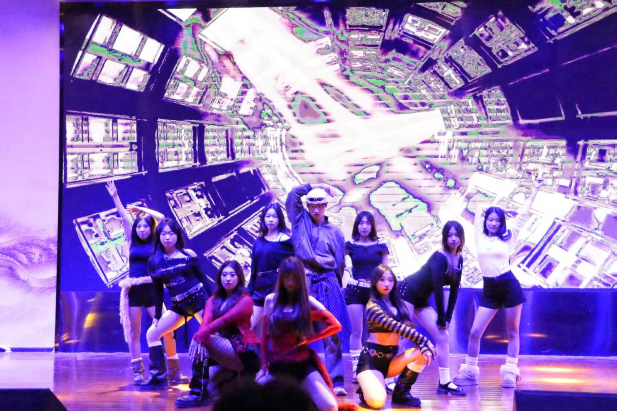 我校团委组织开展“以青春之我,赴志愿之约”国际志愿者日文艺晚会(图2)