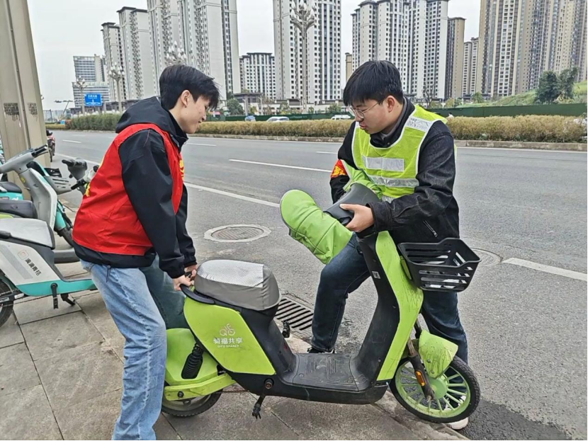 我校联合老君社区组织开展“文明出行,从我做起”志愿服务活动(图2) 1-2603161GK1G9.png